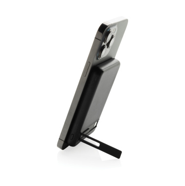 Logotrade Firmengeschenke das Foto: Zen 5000mAh 5W magnetische Bambus-Powerbank aus RCS rPlastik