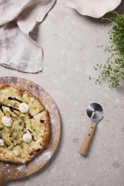 Logotrade Werbeartikel das Foto: VINGA Paso Pizzaschneider