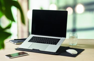 Logotrade Firmengeschenke das Foto: 16" Laptop-Hülle RPET