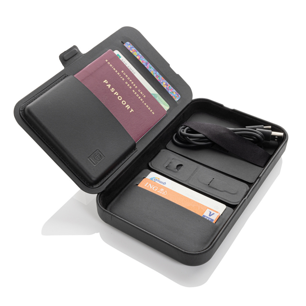 Logotrade advertising product picture of: Swiss Peak RCS recycled travel case with 3 in 1 charger