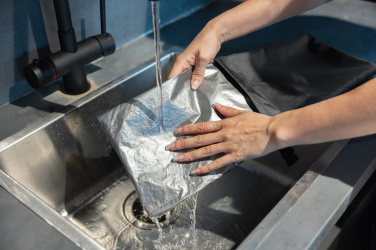 Logotrade promotional item picture of: Snackstrap AWARE™ RPET foldable lunchbag 30x20CM