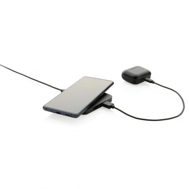Logo trade ärikingituse pilt: RCS taaskasutatud plastist 10 W juhtmeta laadija USB-portidega