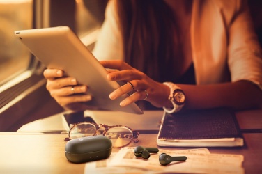 Logotrade reklaamkingi foto: Motorola IPX5 TWS MOTO nupud 85