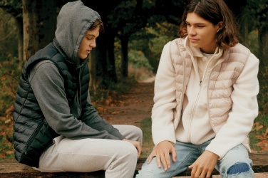 Logo trade firmakingi pilt: Iqoniq Meru meeste taaskasutatud polüestrist vest