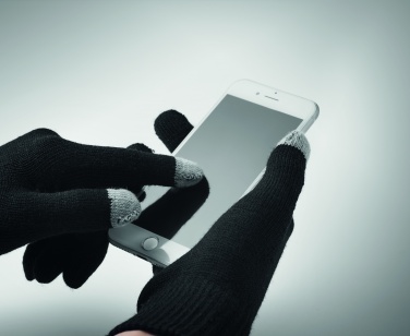 Logo trade ärikingid foto: Talvekomplekt taaskasutatud materjalist, kindad, müts ja sall