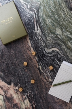 Logo trade liikelahja kuva: VINGA Bratzy pöytäpeli