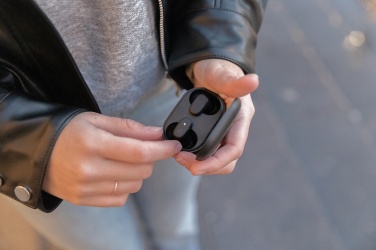 Logotrade mainoslahjat kuva: Urban Vitamin Gilroy hybridi ANC ja ENC kuulokkeet