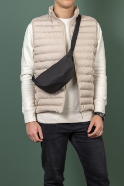 Logo trade mainoslahja ja liikelahja tuotekuva: Crescent AWARE™ RPET puolikuun muotoinen crossbody -laukku