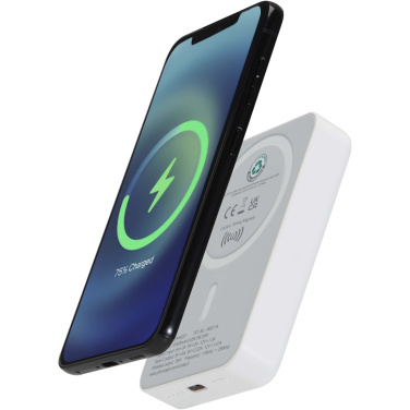 Logotrade reklaminės dovanos nuotrauka: „Acrab“ 10 000 mAh 15 W magnetinė belaidė išorinė baterija su 20 W PD – pagaminta iš perdirbto plastiko