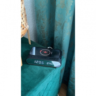 Logotrade firminės dovanos nuotrauka: Žadintuvas ir belaidis įkroviklis ADELAIDE