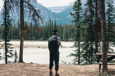 Logotrade biznesa dāvanas foto: Swiss Peak AWARE™ pretaizdzīšanas 15,6 collu klēpjdatora mugursoma