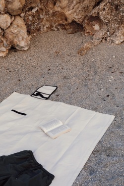 Logotrade kampanjprodukter bild: VINGA Volonne AWARE™ återvunnen canvas picknickpläd