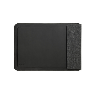Logotrade profilprodukter bild: Swiss Peak 15W magnetiskt laddningsfodral för laptop 14-15,6